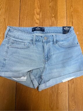 Hollister Light Wash Denim Roll-Cuff Women's Shorts
